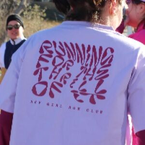 Hey Girl Run Run Club Tee in Lavender